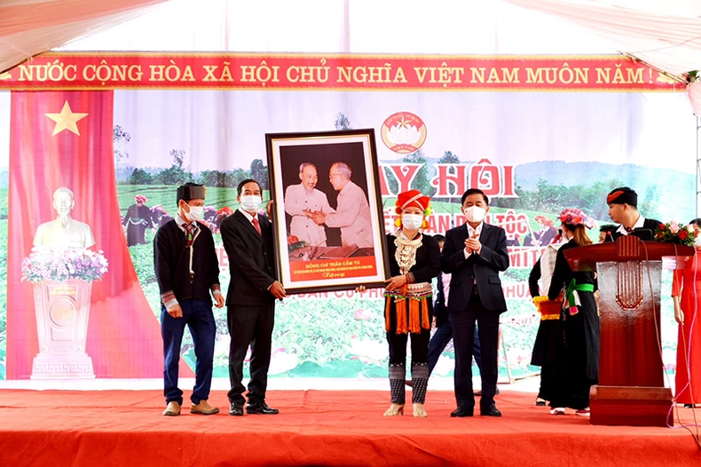 Động viên người dân tích cực hưởng ứng, tham gia các phong trào thi đua -0