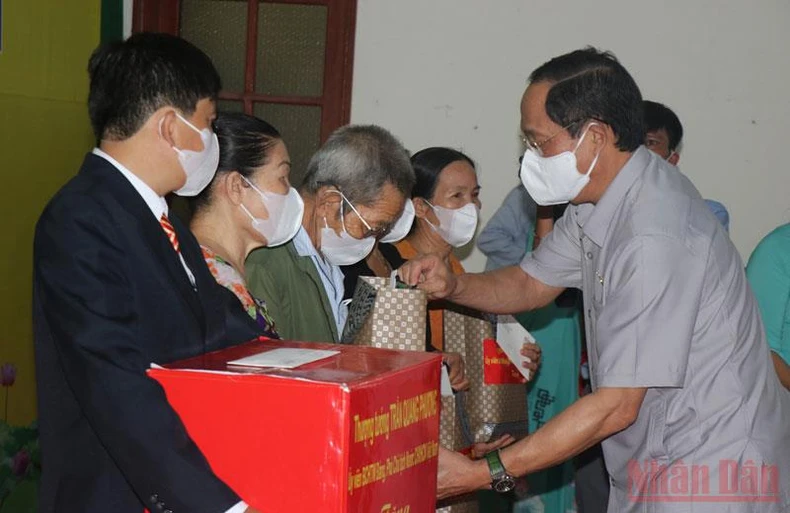 Phó Chủ tịch Quốc hội Trần Quang Phương dự kỳ họp chuyên đề Hội đồng nhân dân tỉnh Quảng Ngãi -0
