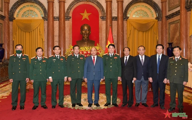 Chủ tịch nước Nguyễn Xuân Phúc trao Quyết định thăng quân hàm Thượng tướng cho Thứ trưởng Quốc phòng -0