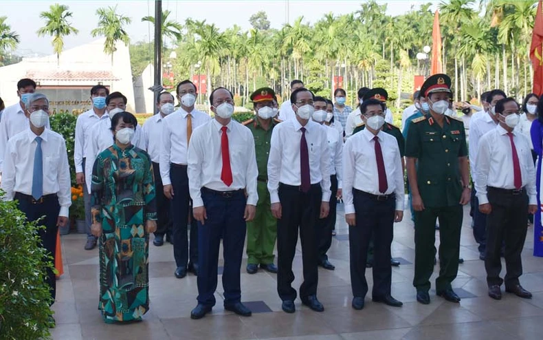 Lãnh đạo TP Hồ Chí Minh dâng hương tại Di tích Lịch sử quốc gia Ngã Ba Giồng -0
