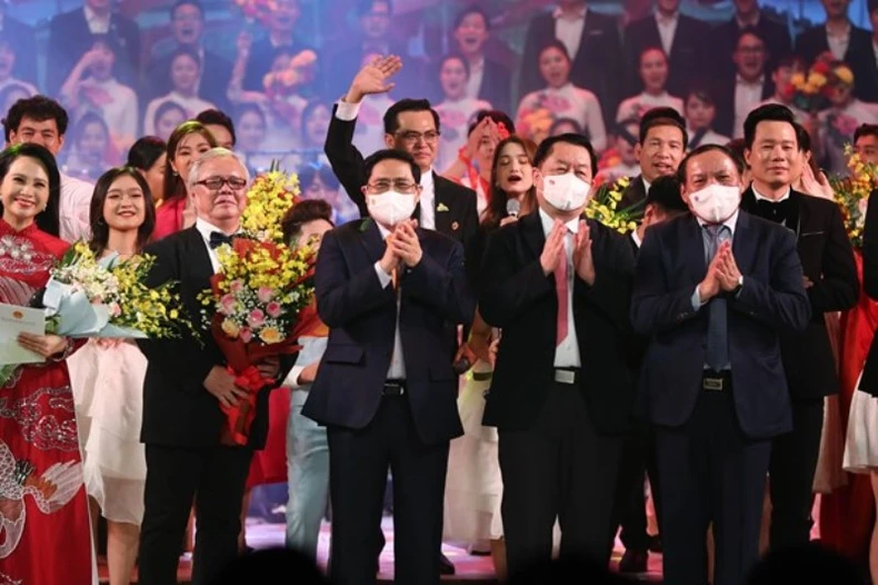 600 đại biểu, văn nghệ sĩ dự
