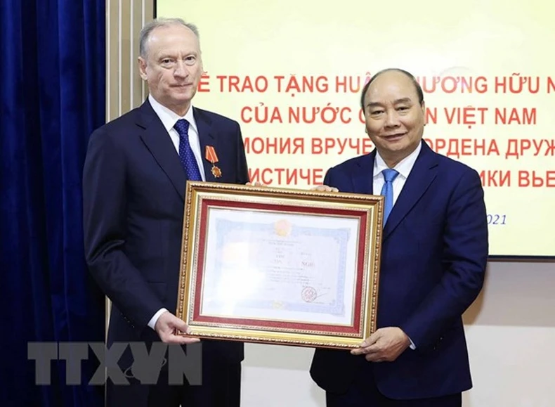 Chủ tịch nước trao huân chương cho lãnh đạo quân đội, an ninh LB Nga -0