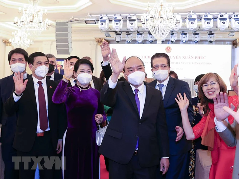 Hình ảnh Chủ tịch nước Nguyễn Xuân Phúc gặp gỡ đại diện cộng đồng Việt Nam tại Nga -0
