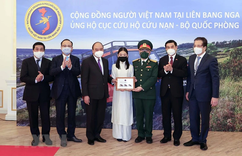 Hình ảnh Chủ tịch nước Nguyễn Xuân Phúc gặp gỡ đại diện cộng đồng Việt Nam tại Nga -0
