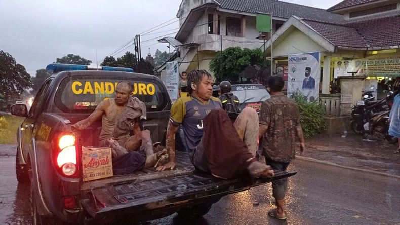 Núi lửa phun trào ở Indonesia, ít nhất 13 người thiệt mạng -0
