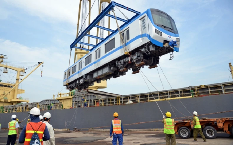 Bốn đoàn tàu của tuyến metro Bến Thành-Suối Tiên về đến Việt Nam -0