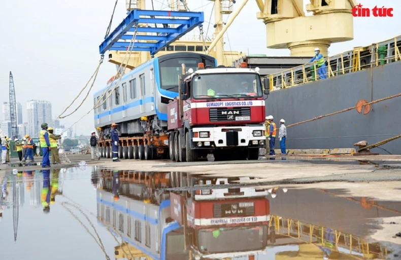 Bốn đoàn tàu của tuyến metro Bến Thành-Suối Tiên về đến Việt Nam -0