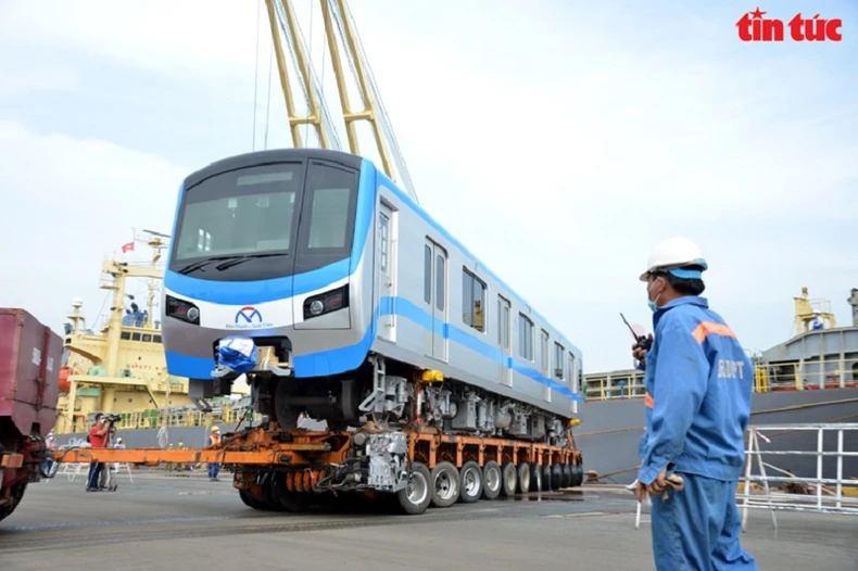 Bốn đoàn tàu của tuyến metro Bến Thành-Suối Tiên về đến Việt Nam -0
