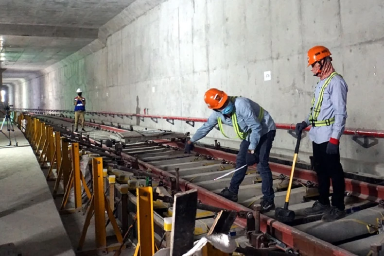 Bốn đoàn tàu của tuyến metro Bến Thành-Suối Tiên về đến Việt Nam -0