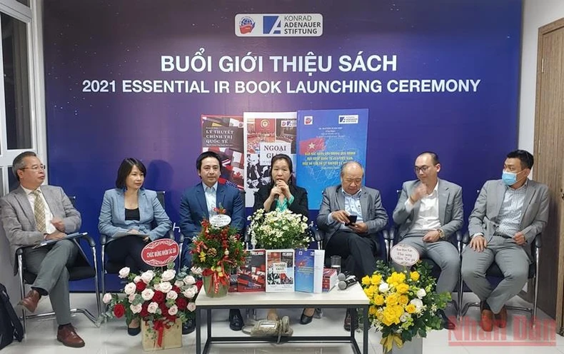 Ra mắt bộ 3 cuốn sách nghiên cứu về quan hệ quốc tế -0
