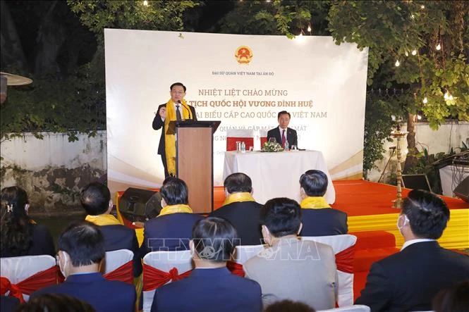 Chủ tịch Quốc hội Vương Đình Huệ gặp cộng đồng người Việt Nam tại Ấn Độ -0