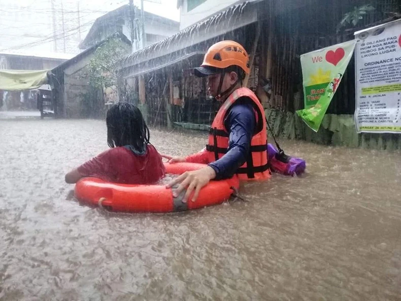 Bão Rai mạnh lên cấp cao nhất khi đổ bộ Philippines, gần 198.000 người di dời -0