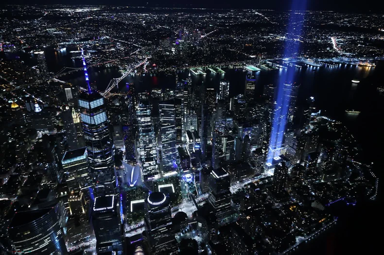 12 tháng đầy biến động của năm 2021 qua hình ảnh -0