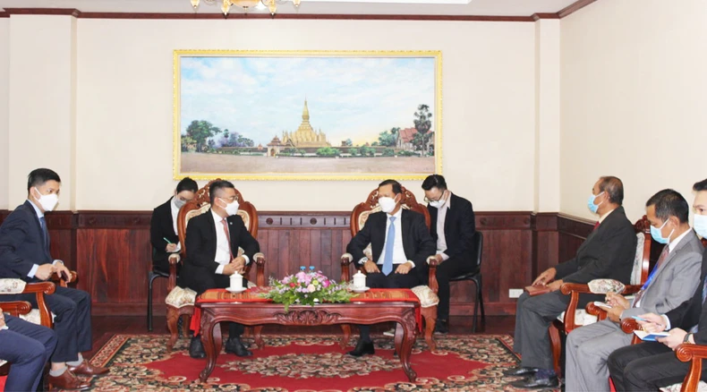 Tổng Lãnh sự tại Pakse Nguyễn Văn Trung trình Thư ủy nhiệm Lãnh sự -0