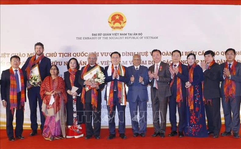 Chủ tịch Quốc hội Vương Đình Huệ gặp gỡ các hội hữu nghị Ấn Độ - Việt Nam -0