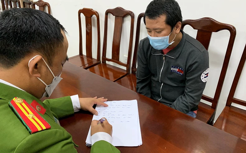 Khen thưởng các lực lượng phá thành công đường dây làm giấy tờ giả quy mô lớn -1