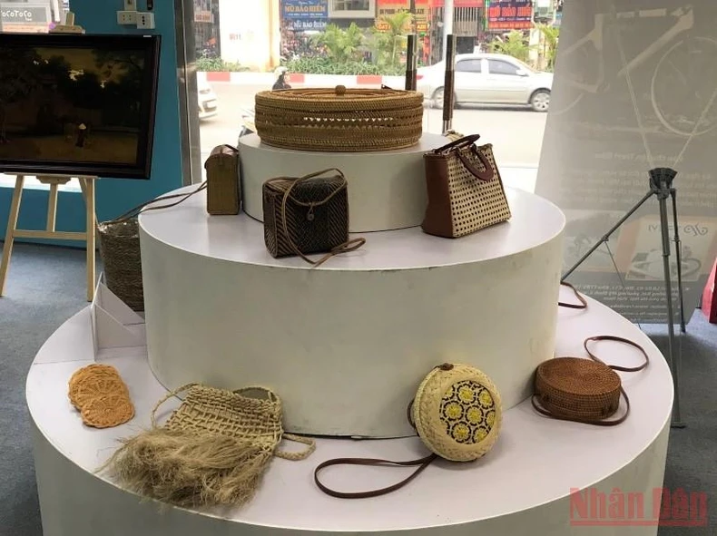Hà Nội giới thiệu các mẫu thiết kế tiêu biểu ngành mây tre đan -0