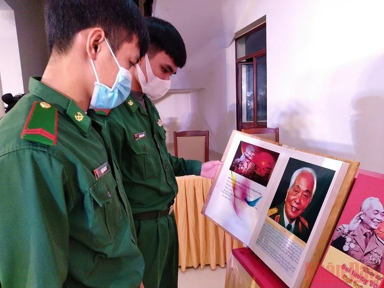 Trao giải cuộc thi “Võ Nguyên Giáp- Đại tướng của nhân dân” -0
