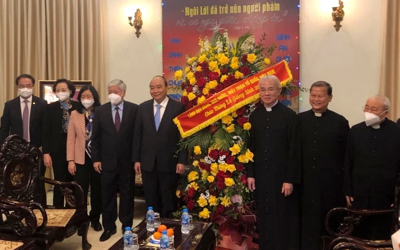 Chủ tịch nước Nguyễn Xuân Phúc chúc mừng Giáng sinh 2021 Tòa Tổng Giám mục Hà Nội và Ủy ban Đoàn kết Công giáo Việt Nam -0