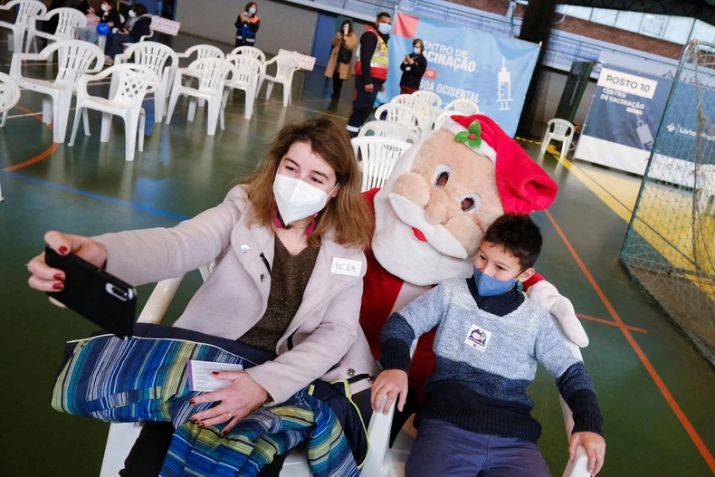 Châu Âu đón Giáng sinh trong lo ngại làn sóng Omicron -0