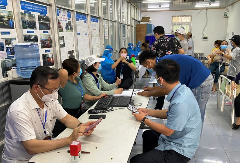 Thanh Hóa nỗ lực bảo vệ sức khỏe nhân dân, tích cực phát triển kinh tế-xã hội -0
