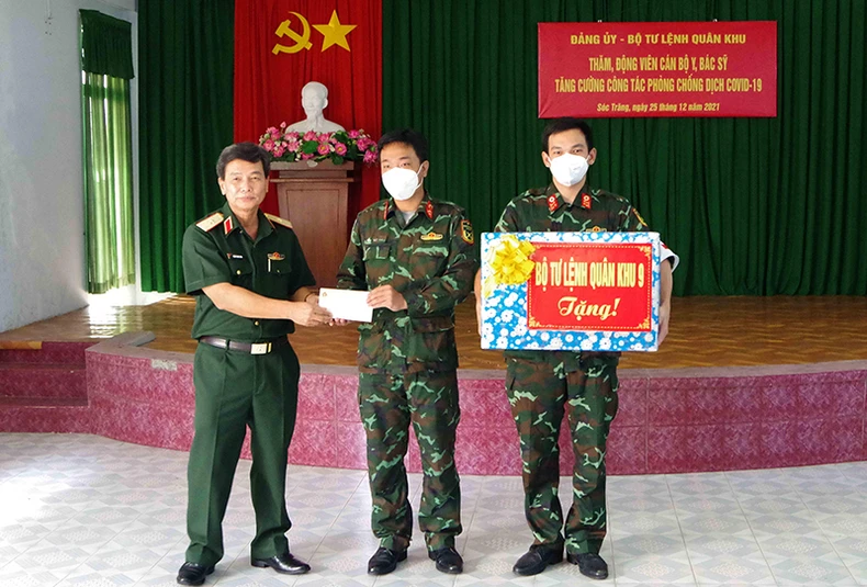 Lãnh đạo Quân khu 9 động viên lực lượng tăng cường phòng, chống dịch Covid-19 ở Sóc Trăng -0