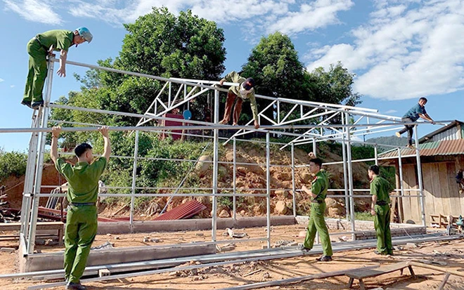 Xây nhà mới cho hộ dân nghèo -0