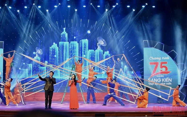 Thủ tướng dự Chương trình tôn vinh “75 nghìn sáng kiến, vượt khó, phát triển”, -3
