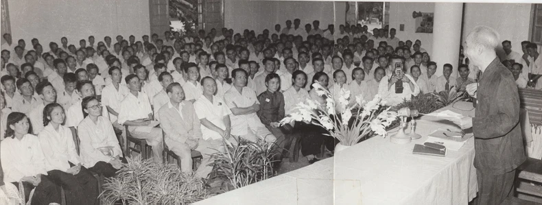 Chủ tịch Hồ Chí Minh với người làm báo Việt Nam và bạn bè quốc tế -0