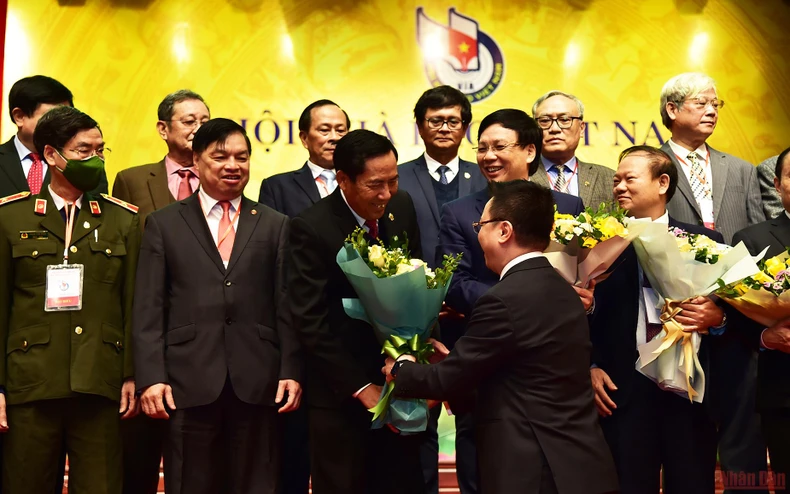 Nhà báo Lê Quốc Minh tái đắc cử Chủ tịch Hội Nhà báo Việt Nam nhiệm kỳ 2020-2025 -0