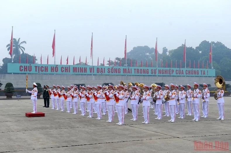 Các đại biểu Quốc hội vào Lăng viếng Chủ tịch Hồ Chí Minh -0