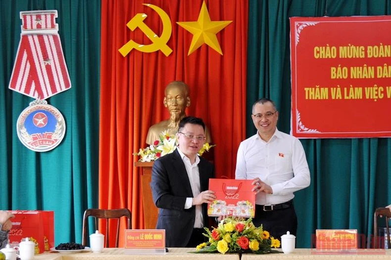 Tổng Biên tập Báo Nhân Dân làm việc tại Phú Yên -0