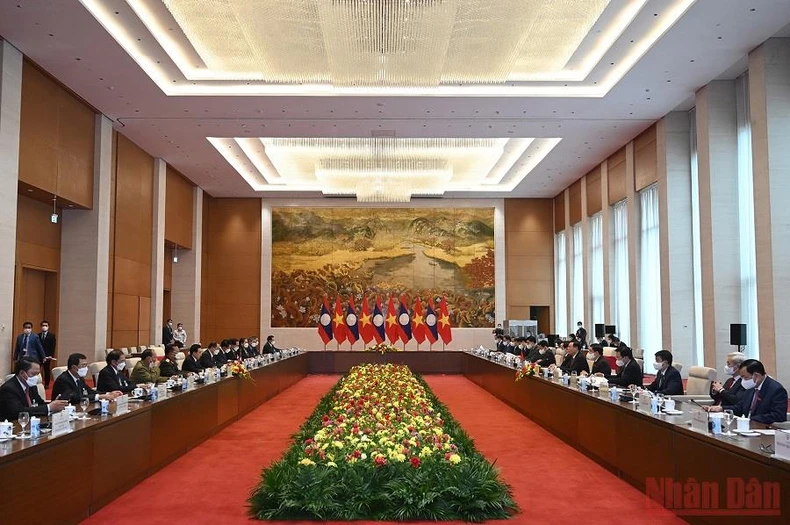 Chủ tịch Quốc hội Vương Đình Huệ hội kiến Thủ tướng Lào Phankham Viphavanh -3