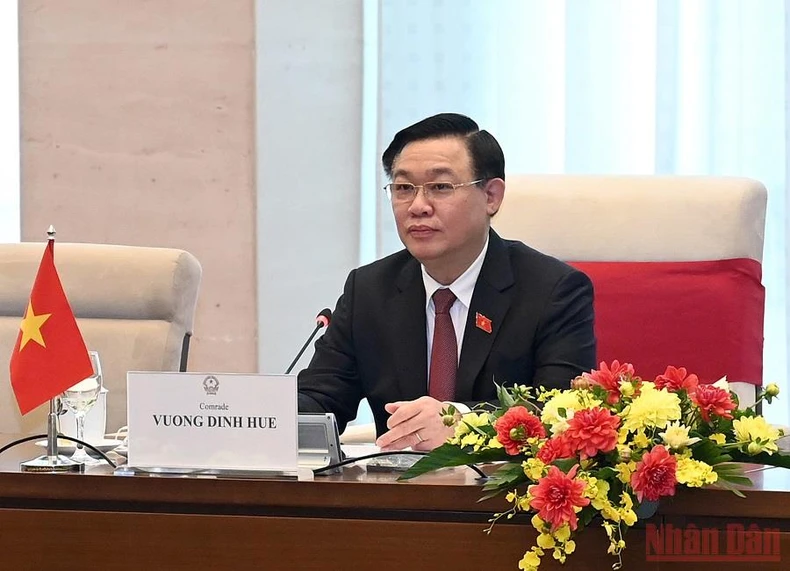 Chủ tịch Quốc hội Vương Đình Huệ hội kiến Thủ tướng Lào Phankham Viphavanh -4