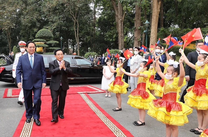 Lễ đón Thủ tướng Lào Phankham Viphavanh thăm chính thức Việt Nam -0