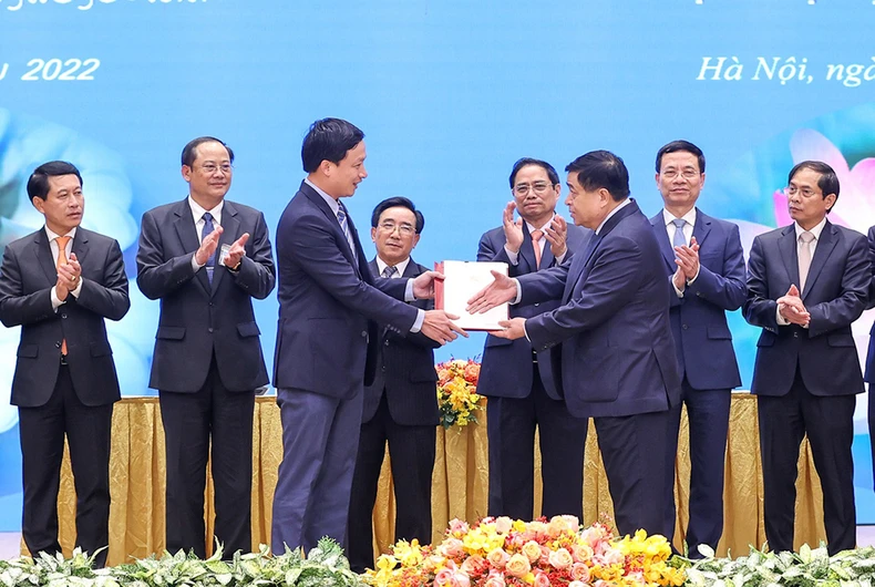 Thủ tướng Phạm Minh Chính và Thủ tướng Lào Phankham Viphavanh gặp gỡ doanh nghiệp hai nước -6