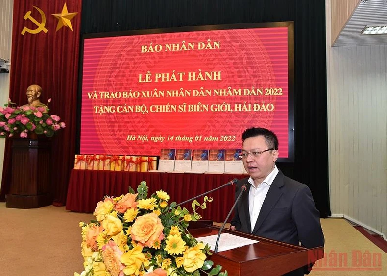 Trao gần 50 nghìn ấn phẩm báo Nhân Dân Xuân Nhâm Dần 2022 tặng các chiến sĩ nơi biên giới, hải đảo -0
