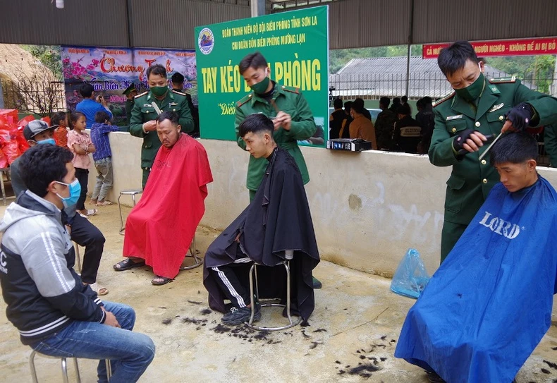 Xuân biên phòng ấm lòng dân bản Pu Hao -0