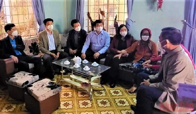 Trưởng Ban Dân vận Trung ương Bùi Thị Minh Hoài thăm và tặng quà Tết tại Đắk Lắk -0