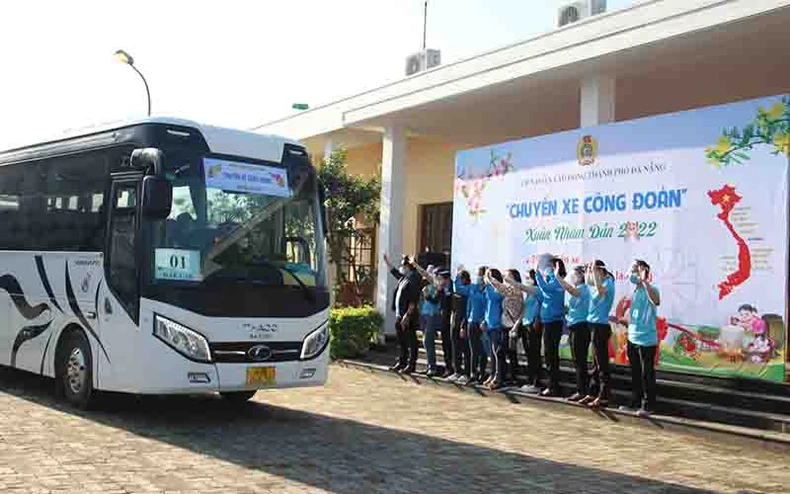 Khởi động “Chuyến xe Công đoàn” đưa hơn 2.000 lao động về quê -0