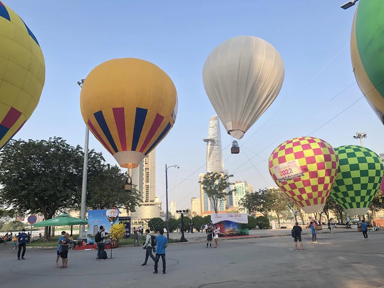 Ngày hội Khinh khí cầu diễn ra hấp dẫn bên sông Sài Gòn -0
