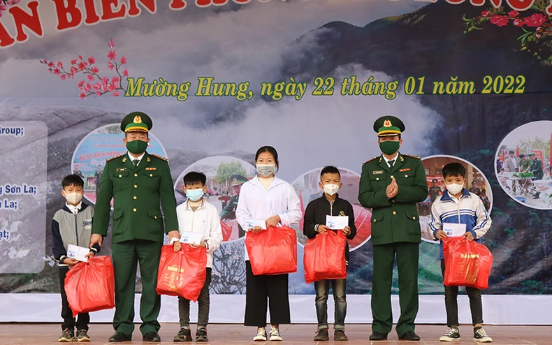“Xuân biên phòng ấm lòng dân bản” ở Sơn La -0