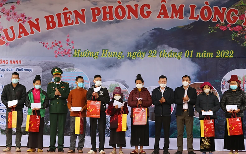 “Xuân biên phòng ấm lòng dân bản” ở Sơn La -0