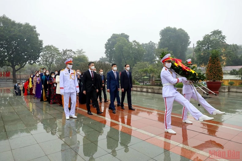 Chủ tịch nước Nguyễn Xuân Phúc dự chương trình Xuân Quê hương 2022 -1