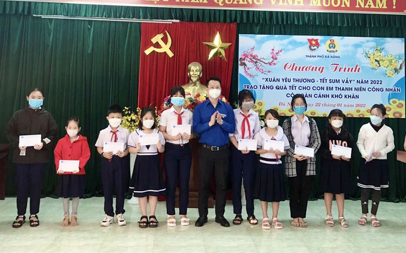 Khởi động “Chuyến xe Công đoàn” đưa hơn 2.000 lao động về quê -0