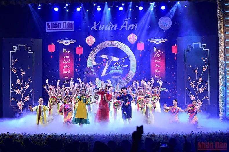 Báo Nhân Dân mang “Xuân ấm” về với người nghèo -0