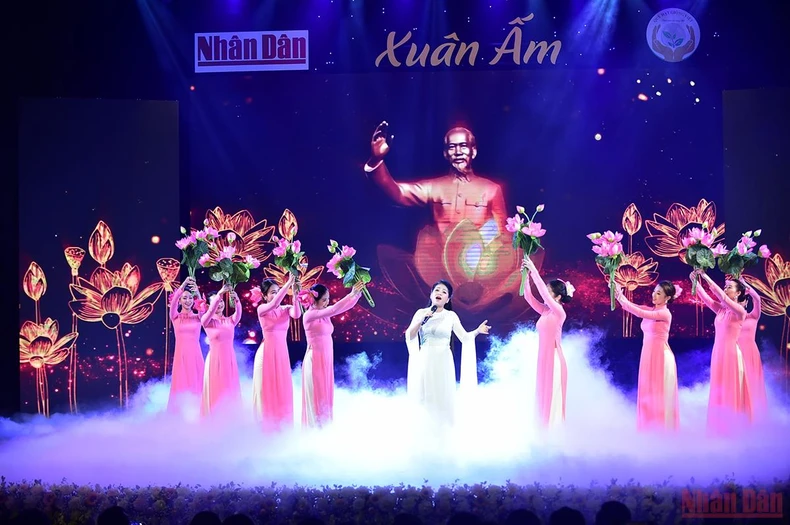 Báo Nhân Dân mang “Xuân ấm” về với người nghèo -0