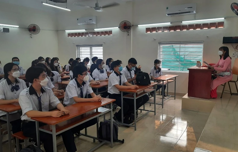 Từ ngày 14/2, trẻ mầm non, học sinh lớp 1 đến lớp 6 ở TP Hồ Chí Minh đi học trở lại -0