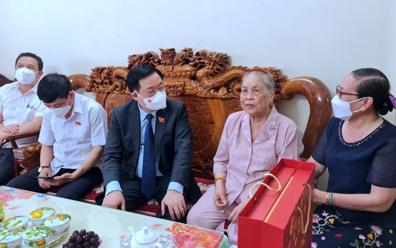 Chủ tịch Quốc hội chúc Tết lực lượng Công an, tuyến đầu chống dịch Cà Mau -0
