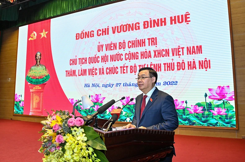 Chủ tịch Quốc hội Vương Đình Huệ thăm, chúc Tết lực lượng vũ trang tại Hà Nội -0
